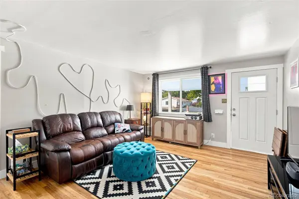 812 Geneva ST, Aurora, CO 80010