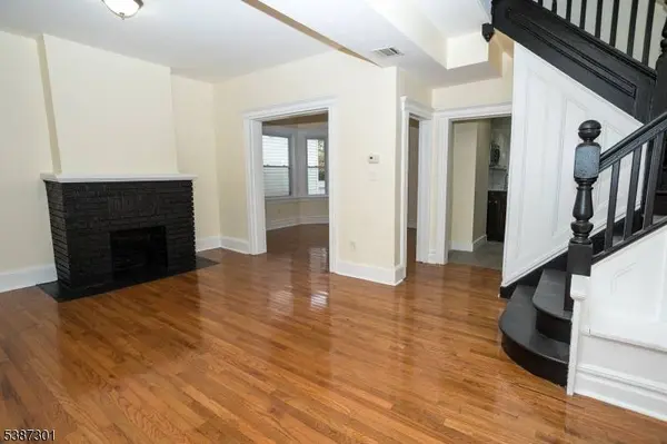 81 W End Ave, Newark City, NJ 07106