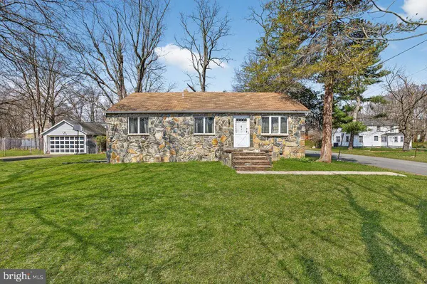 104 KING AVE, Ewing, NJ 08638