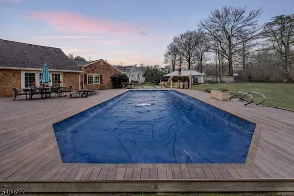 402 Main St, Manalapan Twp., NJ 07726