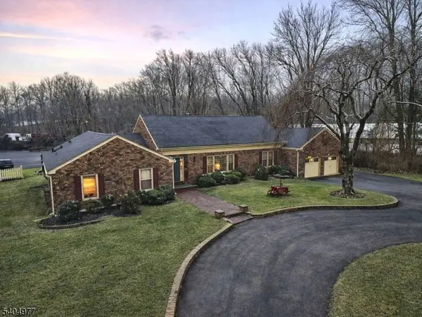 402 Main St, Manalapan Twp., NJ 07726