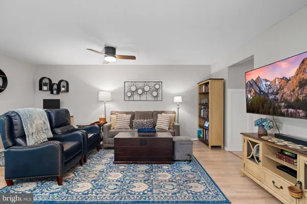 54 SUMMIT CT, Marlton, NJ 08053