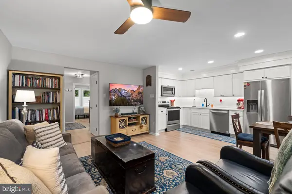 54 SUMMIT CT, Marlton, NJ 08053