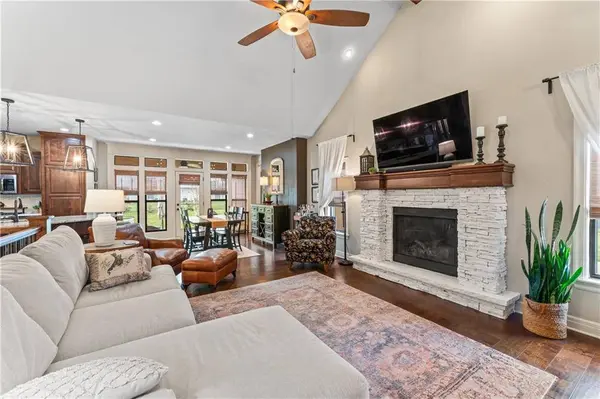 1209 SW Arborcrest DR, Lee's Summit, MO 64082