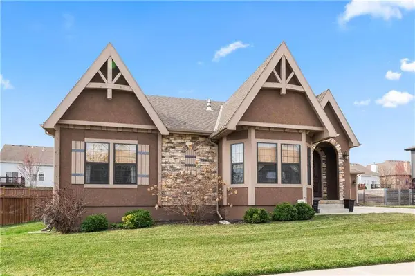 1209 SW Arborcrest DR, Lee's Summit, MO 64082