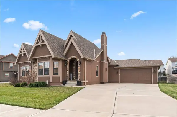 1209 SW Arborcrest DR, Lee's Summit, MO 64082