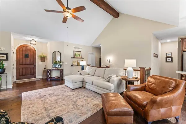 1209 SW Arborcrest DR, Lee's Summit, MO 64082