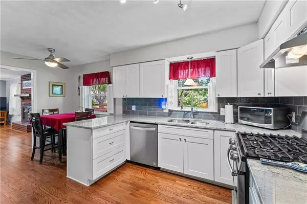 5421 Queal DR, Shawnee, KS 66203