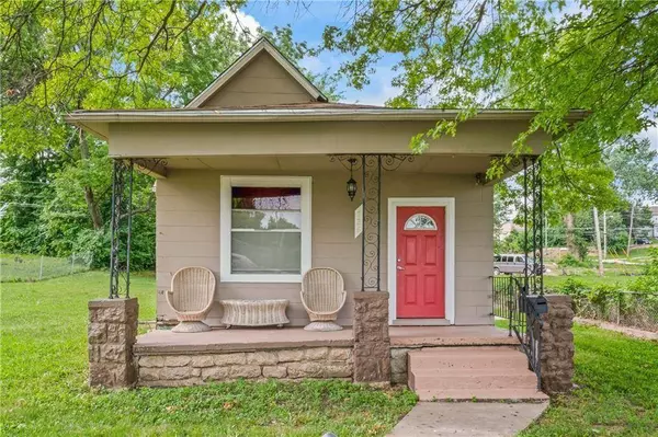 729 Oakland AVE, Kansas City, KS 66101