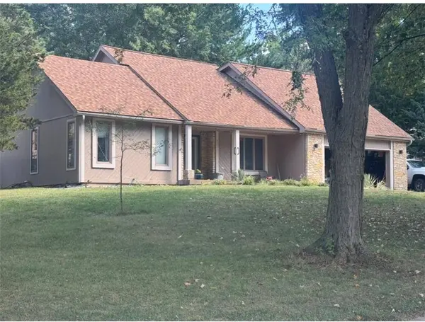 4531 Woodstock ST, Shawnee, KS 66218