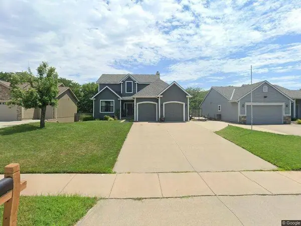 209 Hillside DR, Baldwin City, KS 66006