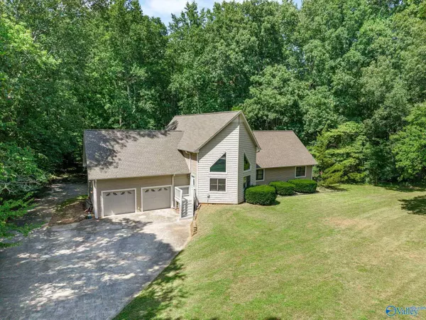 1136 Shoal Creek Road, Decatur, AL 35603