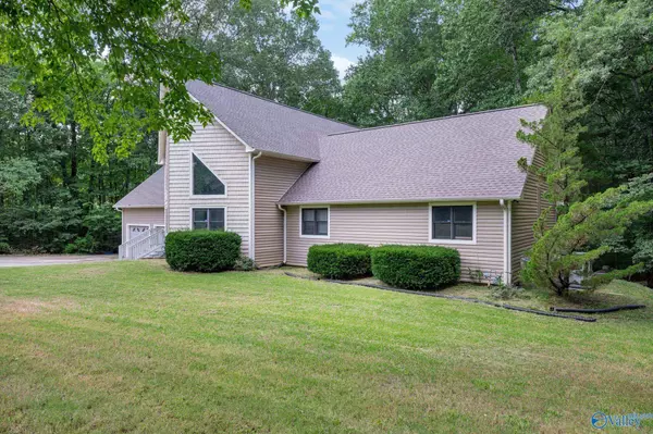 1136 Shoal Creek Road, Decatur, AL 35603