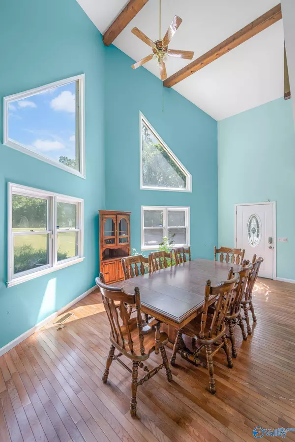 1136 Shoal Creek Road, Decatur, AL 35603