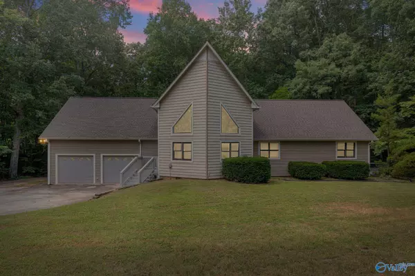 1136 Shoal Creek Road, Decatur, AL 35603