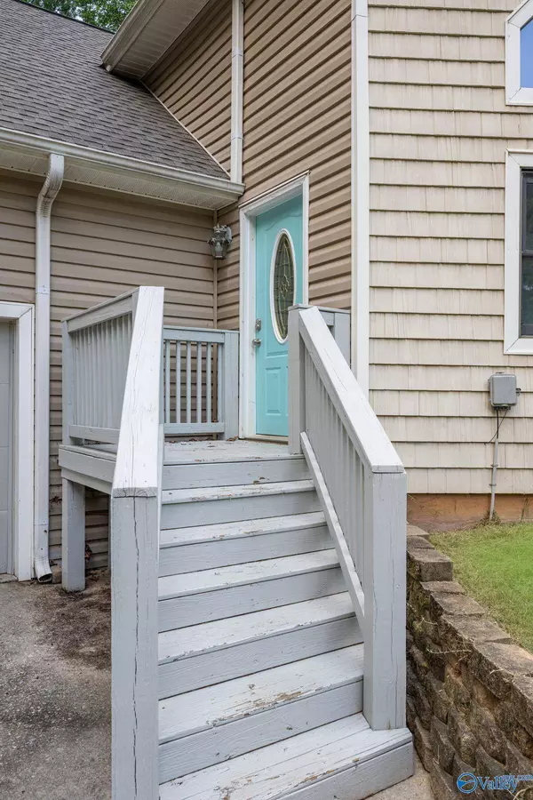 1136 Shoal Creek Road, Decatur, AL 35603