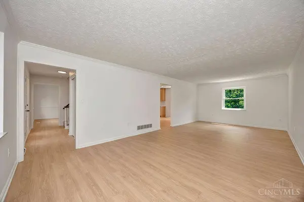7764 Rolling Meadows Dr, West Chester, OH 45069