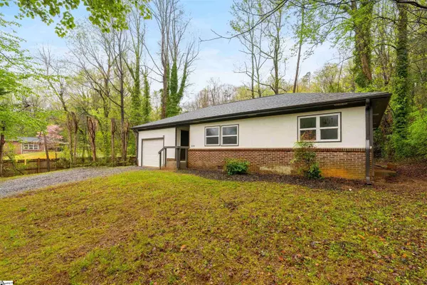 2694 W Lakeshore Drive, Landrum, SC 29356