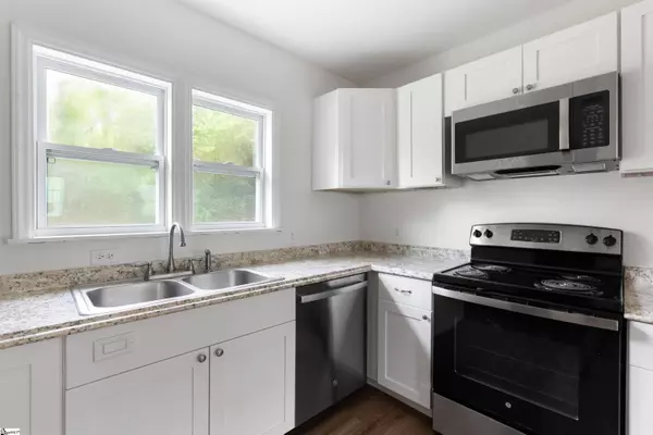 2694 W Lakeshore Drive, Landrum, SC 29356