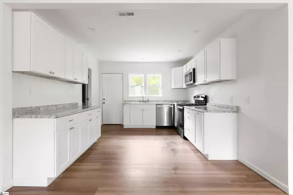 2694 W Lakeshore Drive, Landrum, SC 29356