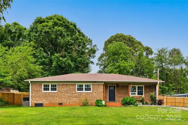 381 Mountain View ST, Forest City, NC 28043