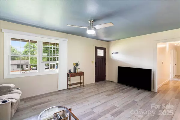 381 Mountain View ST, Forest City, NC 28043