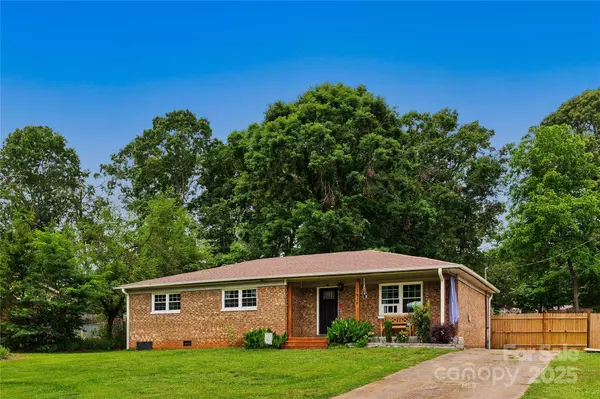 381 Mountain View ST, Forest City, NC 28043