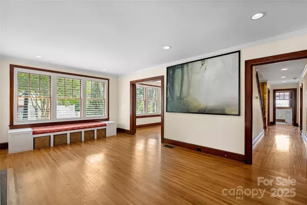 1302 E Rutherford ST, Landrum, SC 29356