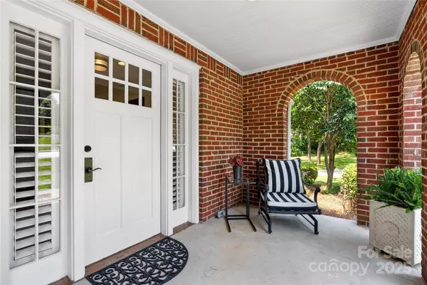 1302 E Rutherford ST, Landrum, SC 29356