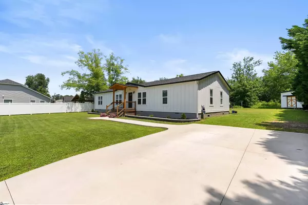 345 Broken Chimney Road, Inman, SC 29349