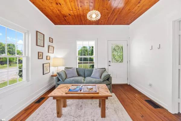 720 Highway 14, Landrum, SC 29356