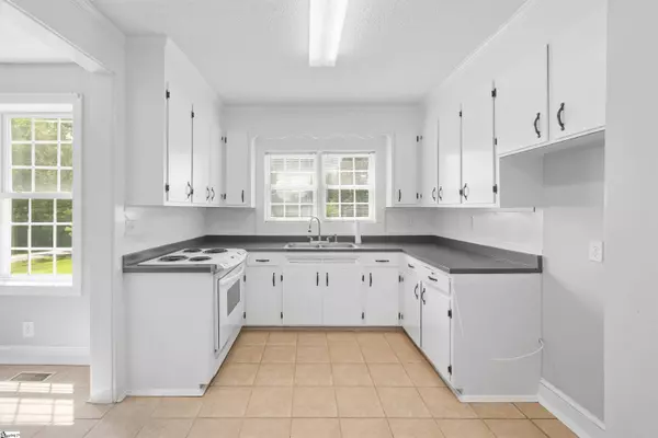 130 Old Locust Hill Road, Taylors, SC 29687