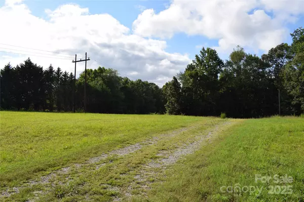 1302 W Melvin Hill RD, Columbus, NC 28722