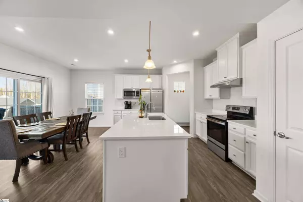 8 Wiltshire Circle, Easley, SC 29642