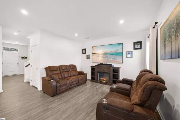 8 Wiltshire Circle, Easley, SC 29642