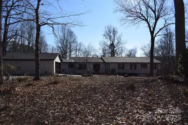 228 Wildwood LN, Columbus, NC 28722