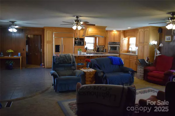 228 Wildwood LN, Columbus, NC 28722