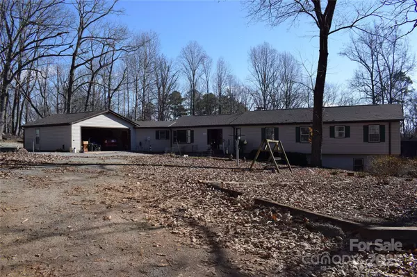 228 Wildwood LN, Columbus, NC 28722