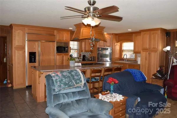 228 Wildwood LN, Columbus, NC 28722