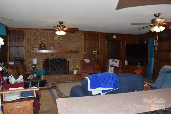 228 Wildwood LN, Columbus, NC 28722