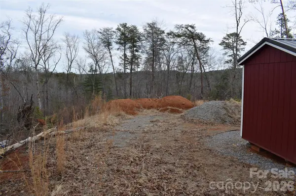 172 Winter LN, Mill Spring, NC 28756