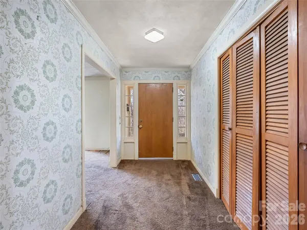 121 Hummingbird LN, Columbus, NC 28722