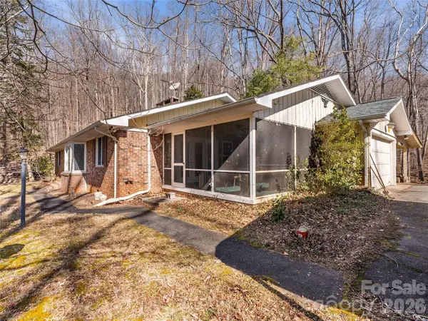 121 Hummingbird LN, Columbus, NC 28722