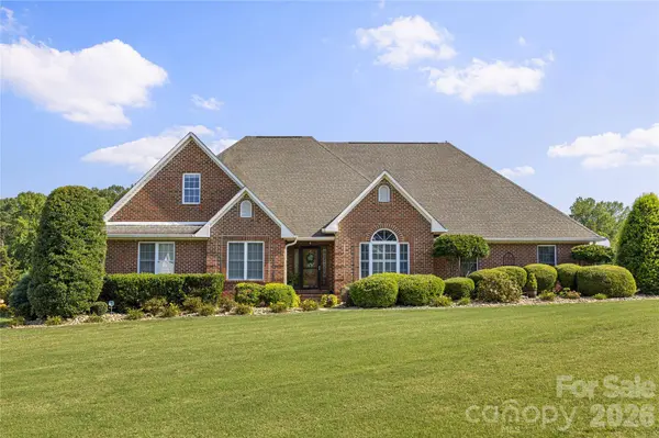 350 Royal Burgess DR, Campobello, SC 29322