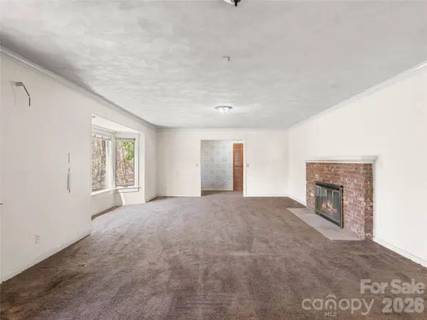 121 Hummingbird LN, Columbus, NC 28722