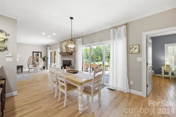 350 Royal Burgess DR, Campobello, SC 29322