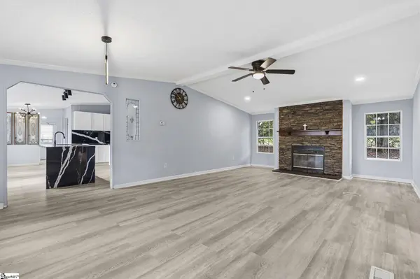 314 Green Oak Drive, Wellford, SC 29385