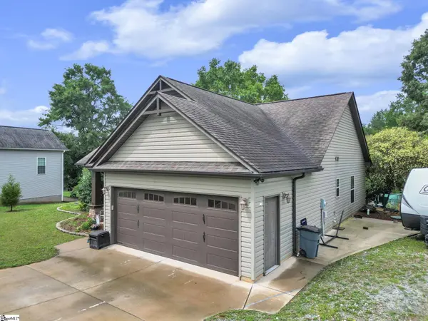 215 Cooleys Crest Lane, Inman, SC 29349