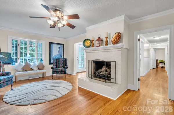 103 Forest AVE, Landrum, SC 29356