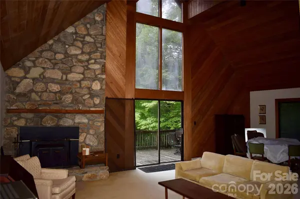173 Mountain Haven LN, Zirconia, NC 28790